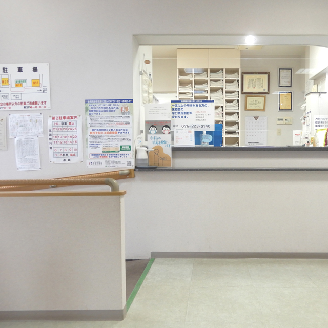 受付前のスロープの画像